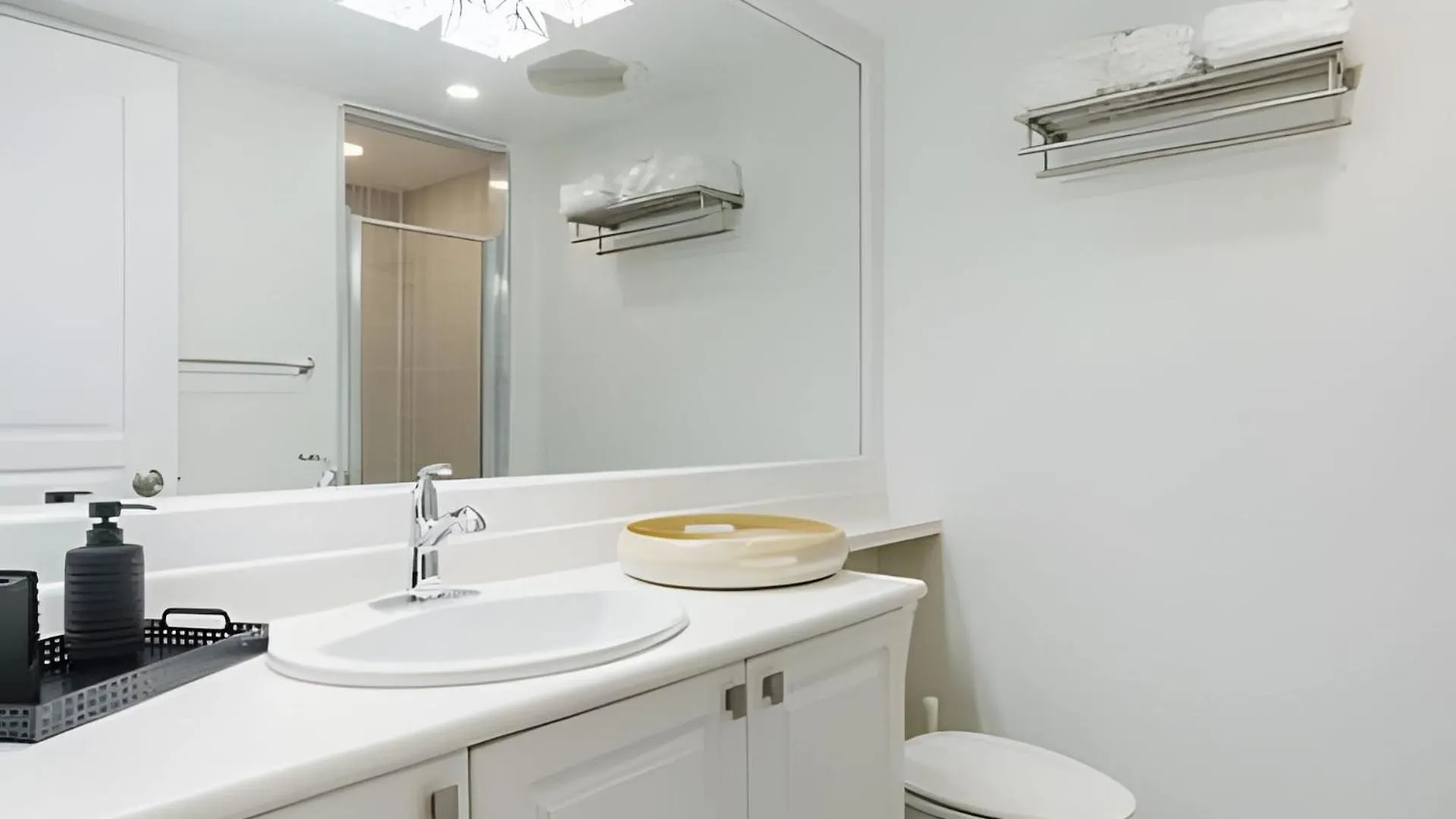 Lanterra Downtown Apartment Toronto Canada